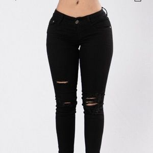 Low Rise Fashion Nova Jeans!!